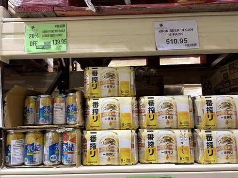 お菓子・お酒コーナー全体