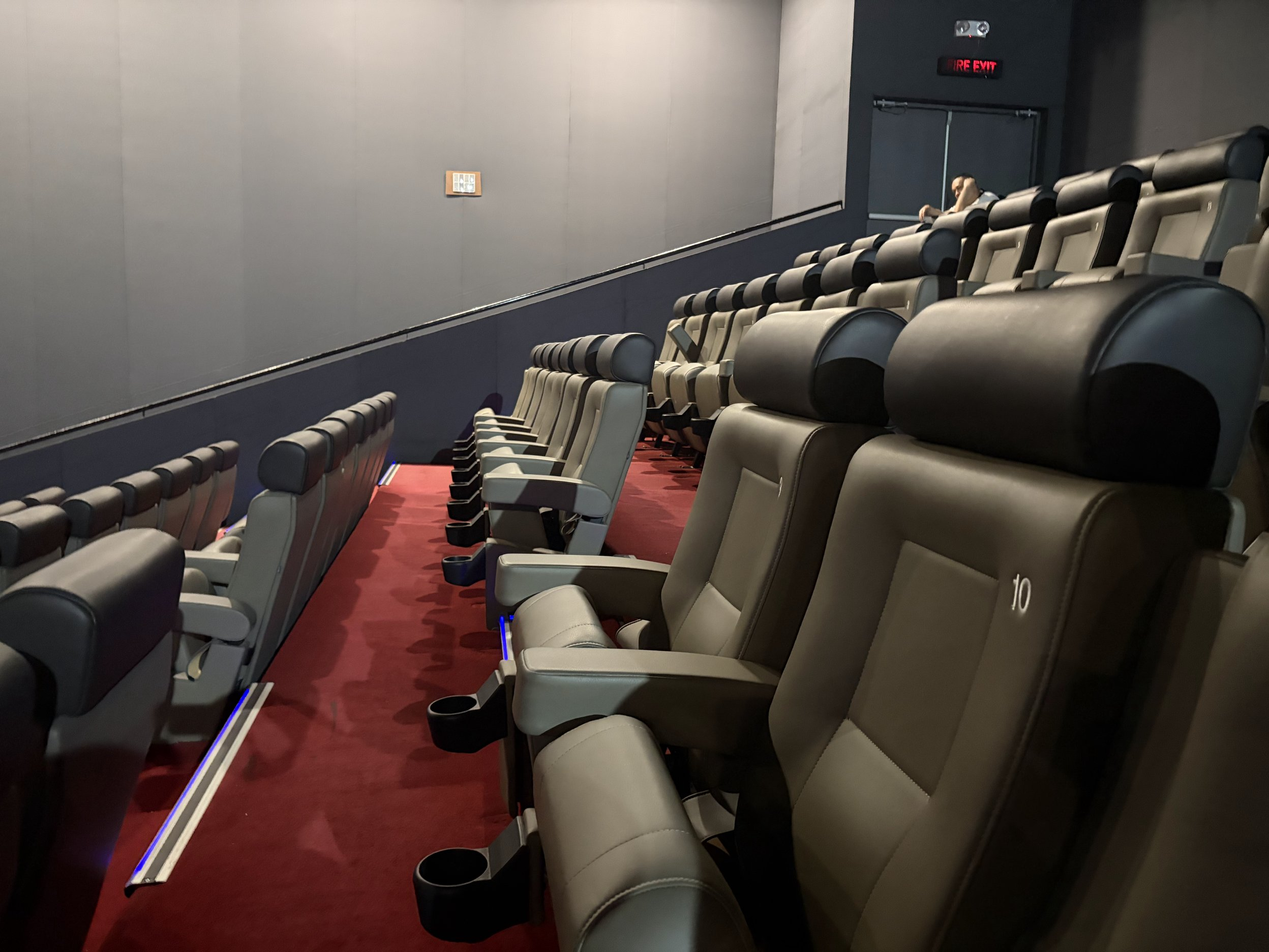 映画館の座席1