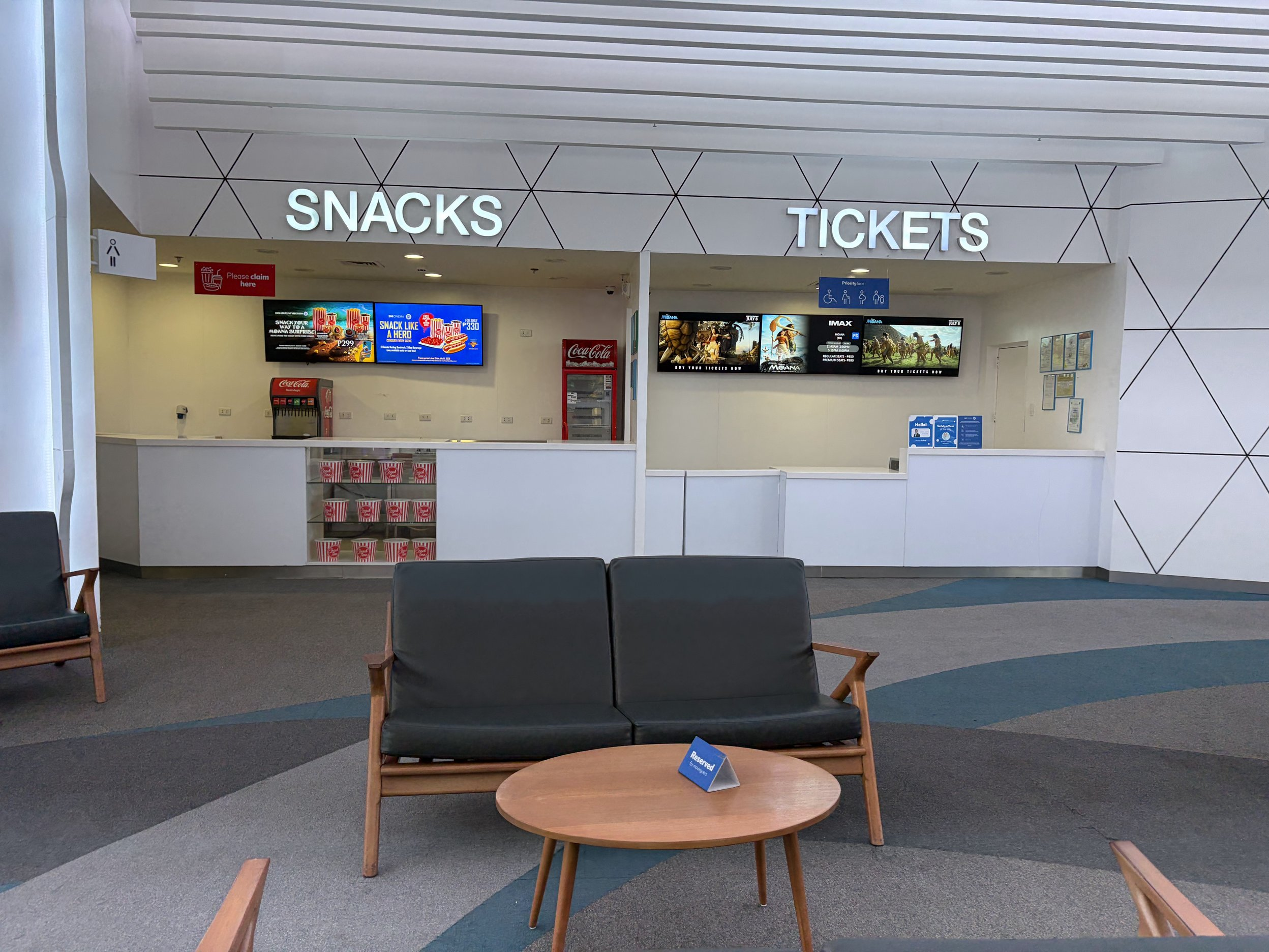 IMAXエリアのSNACKとTICKET売り場