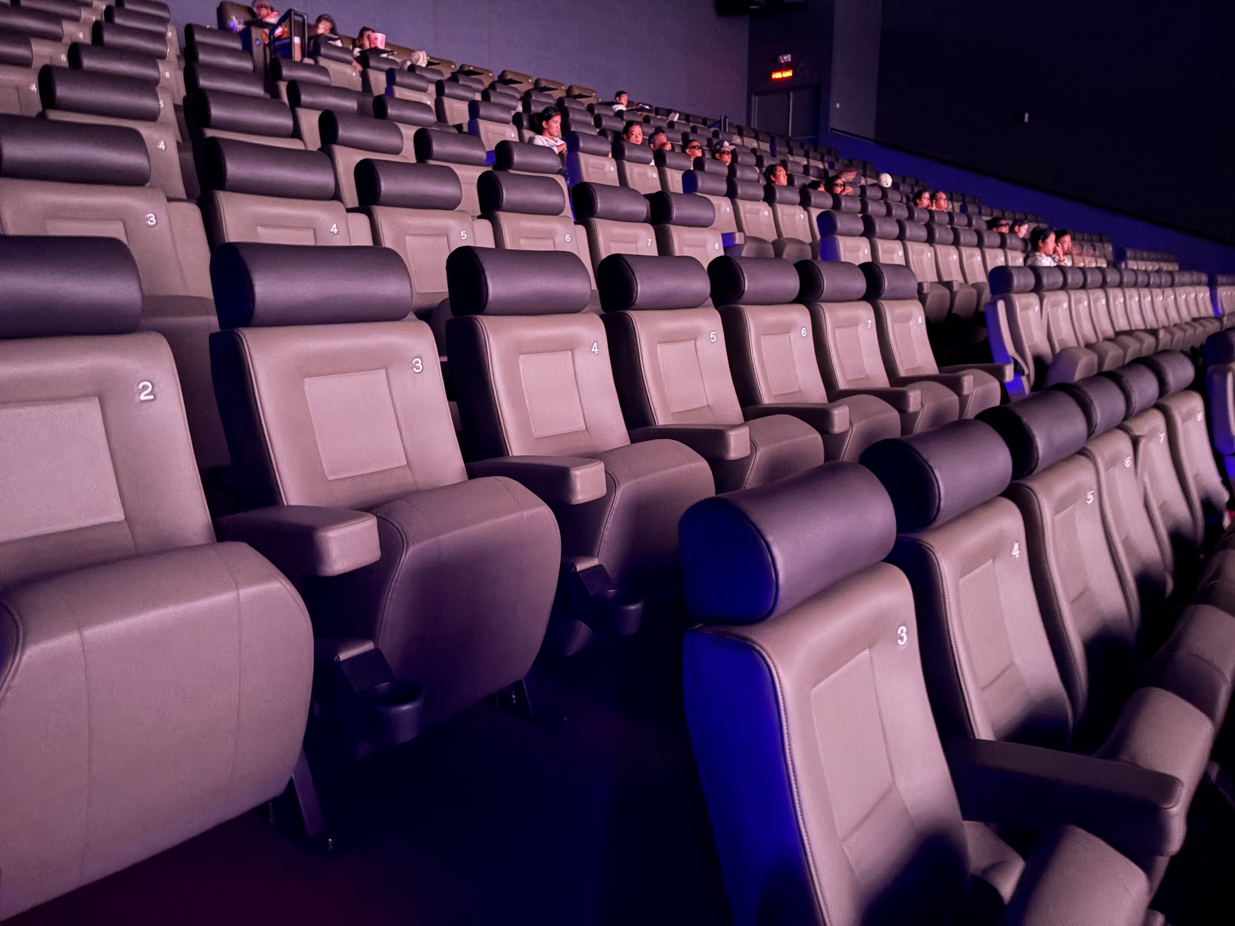 映画館の座席2