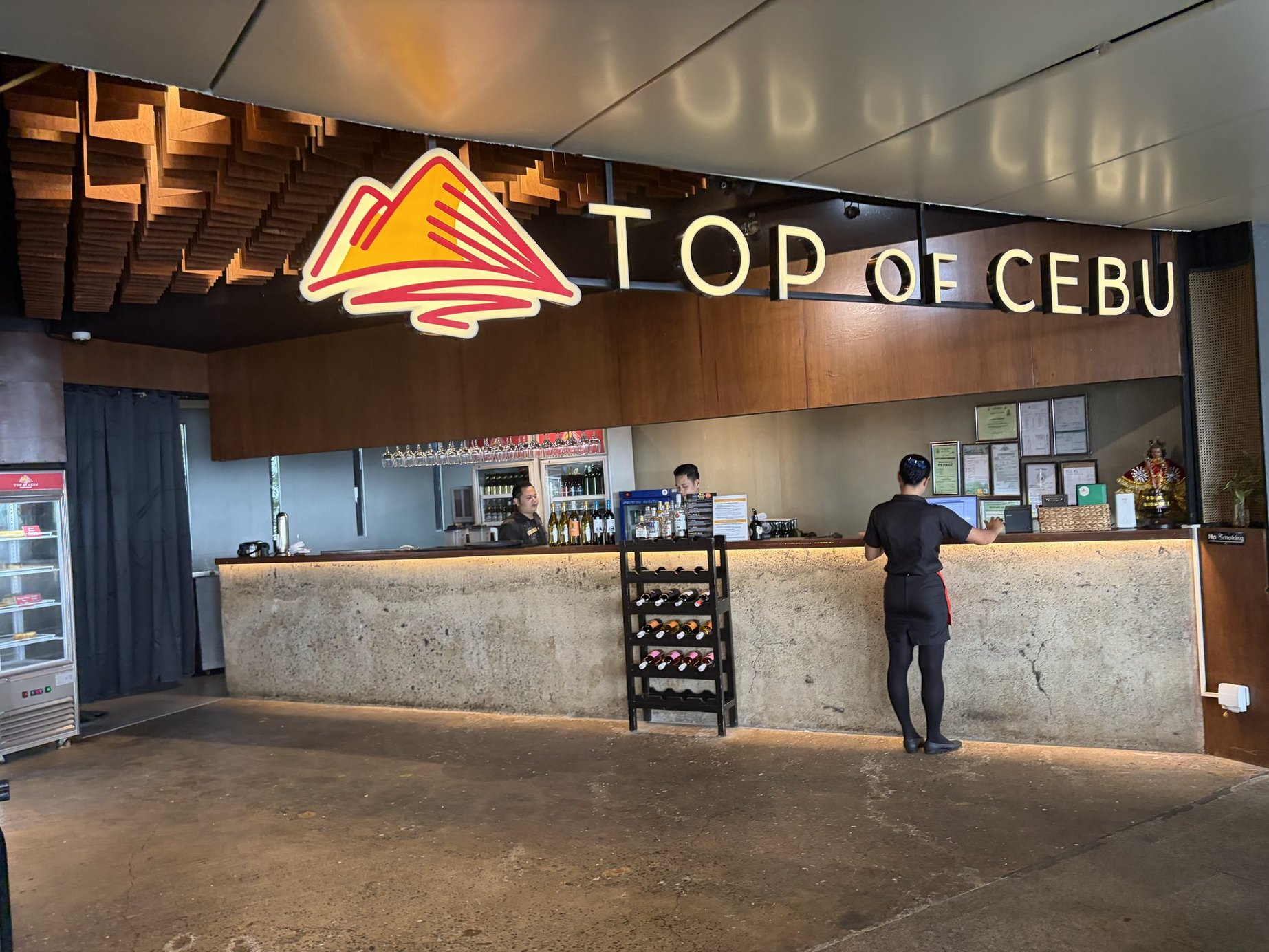 TOPS OF CEBUの外観