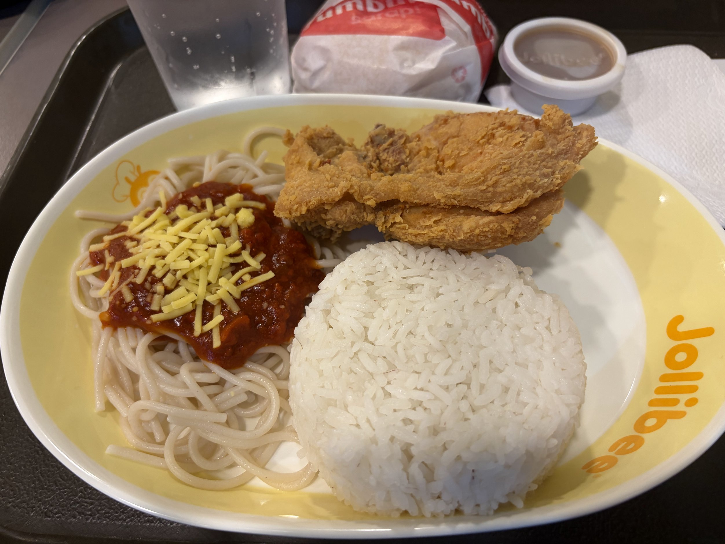 パスタ・チキン・ライス・ハンバーガーのセット