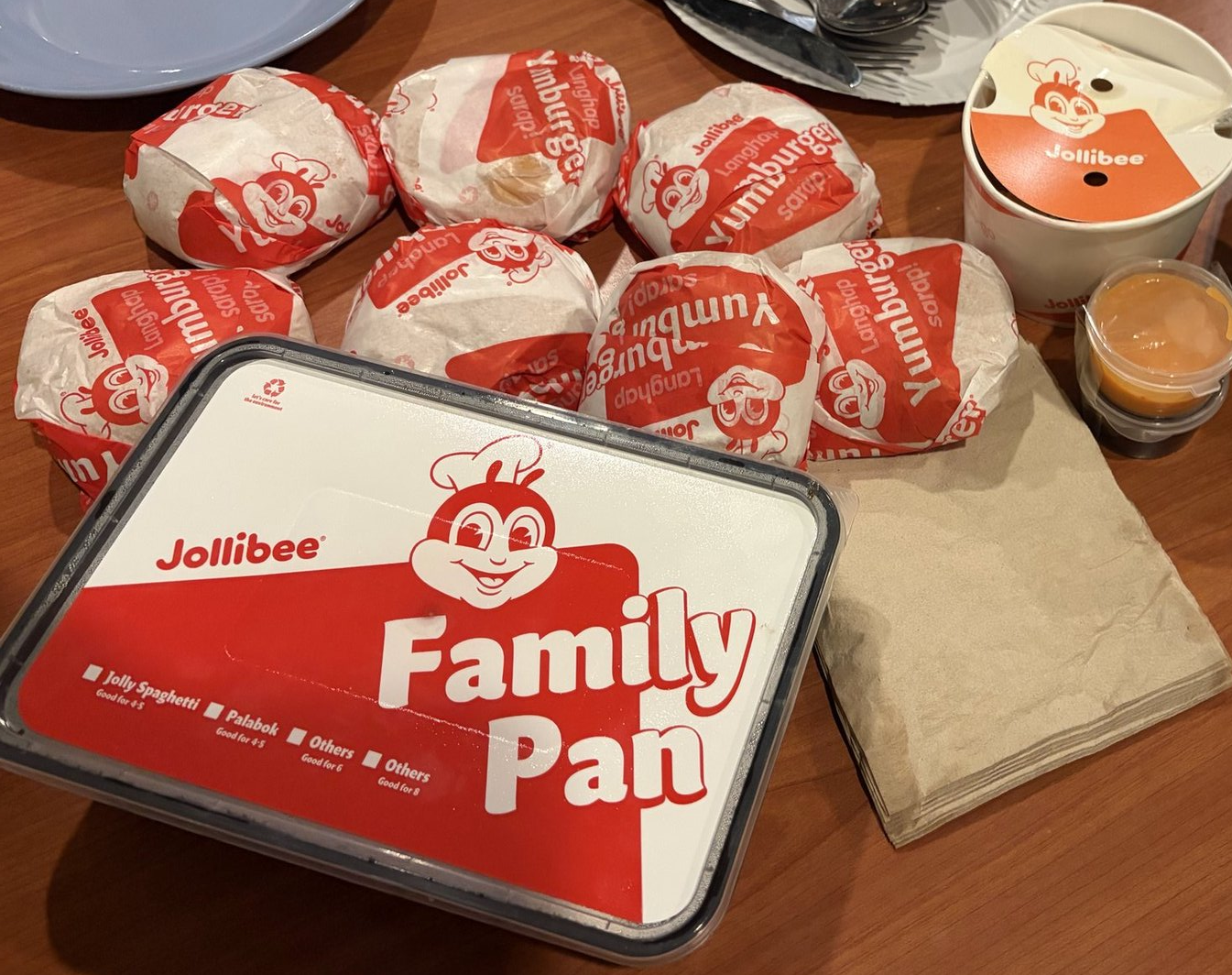 デリバリーのハンバーガーとBIGパスタ