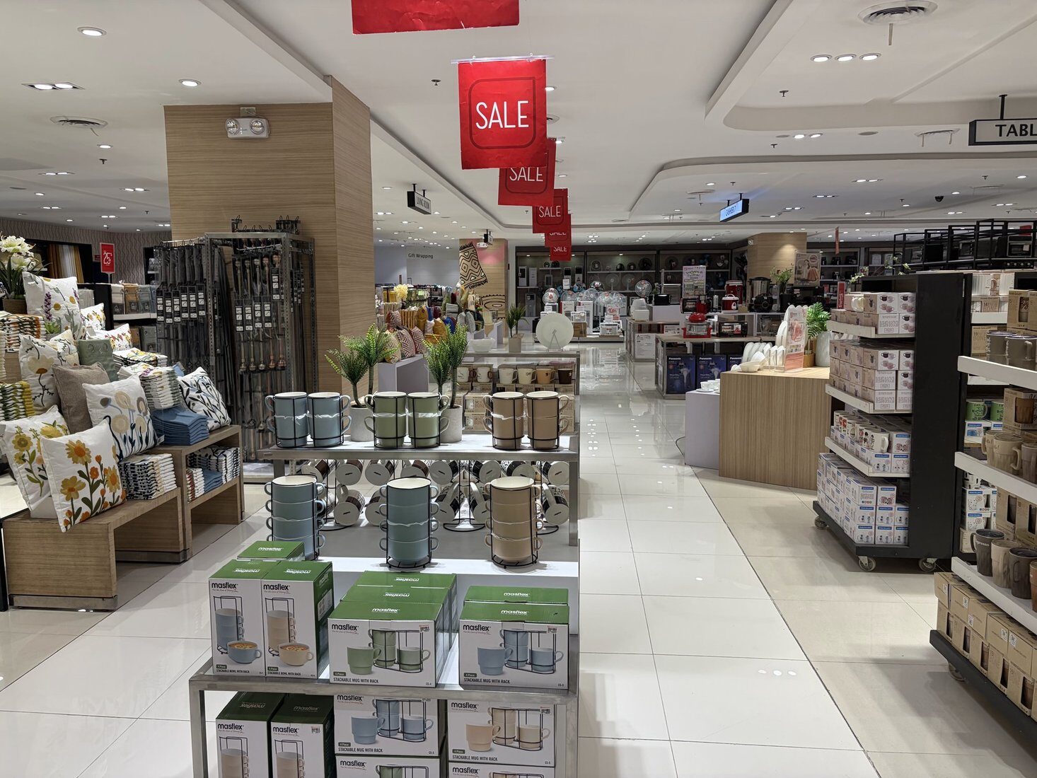 Robinsons Department Storeの店内