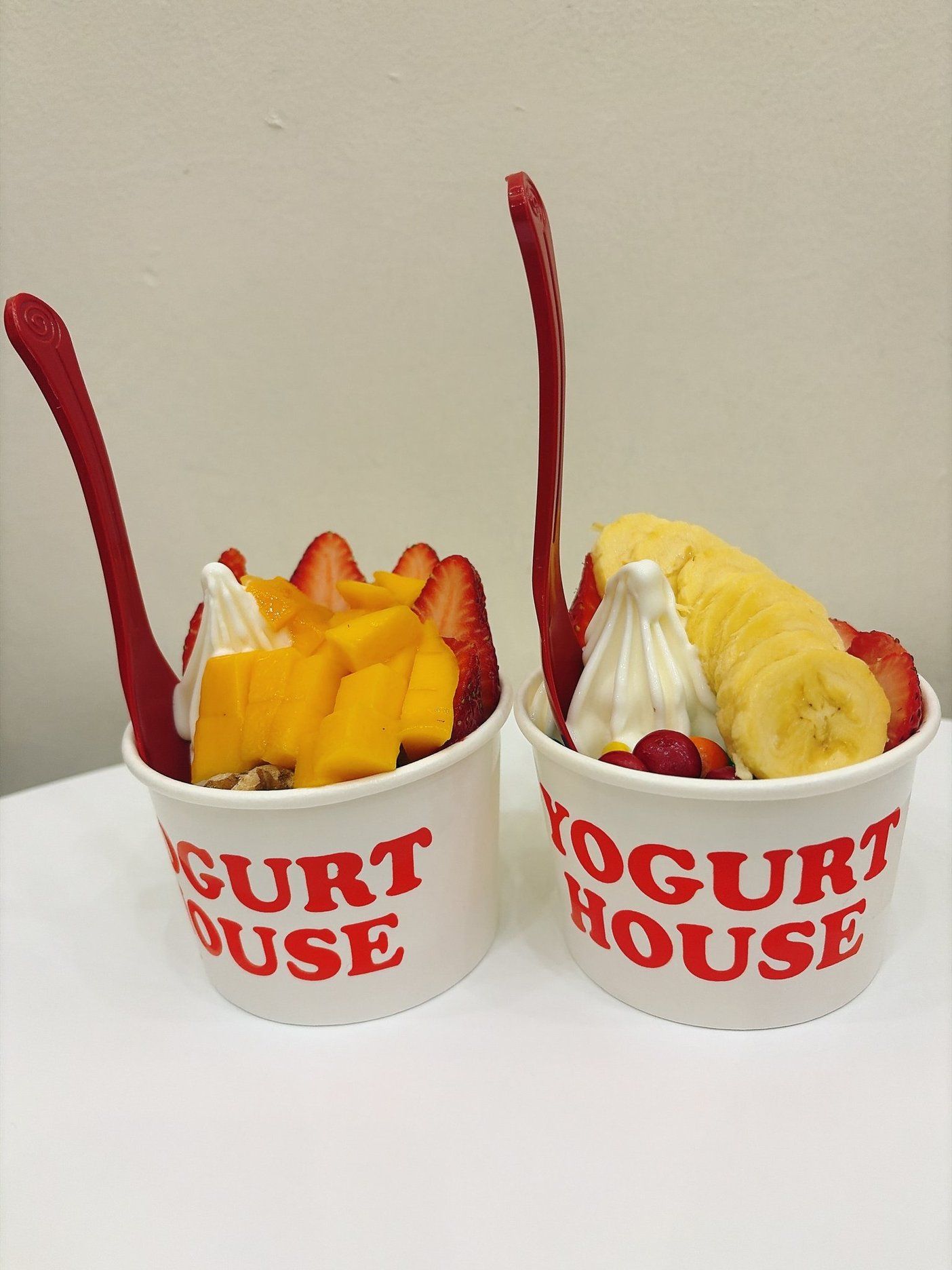 ヨーグルトアイスが2つ並ぶ写真2