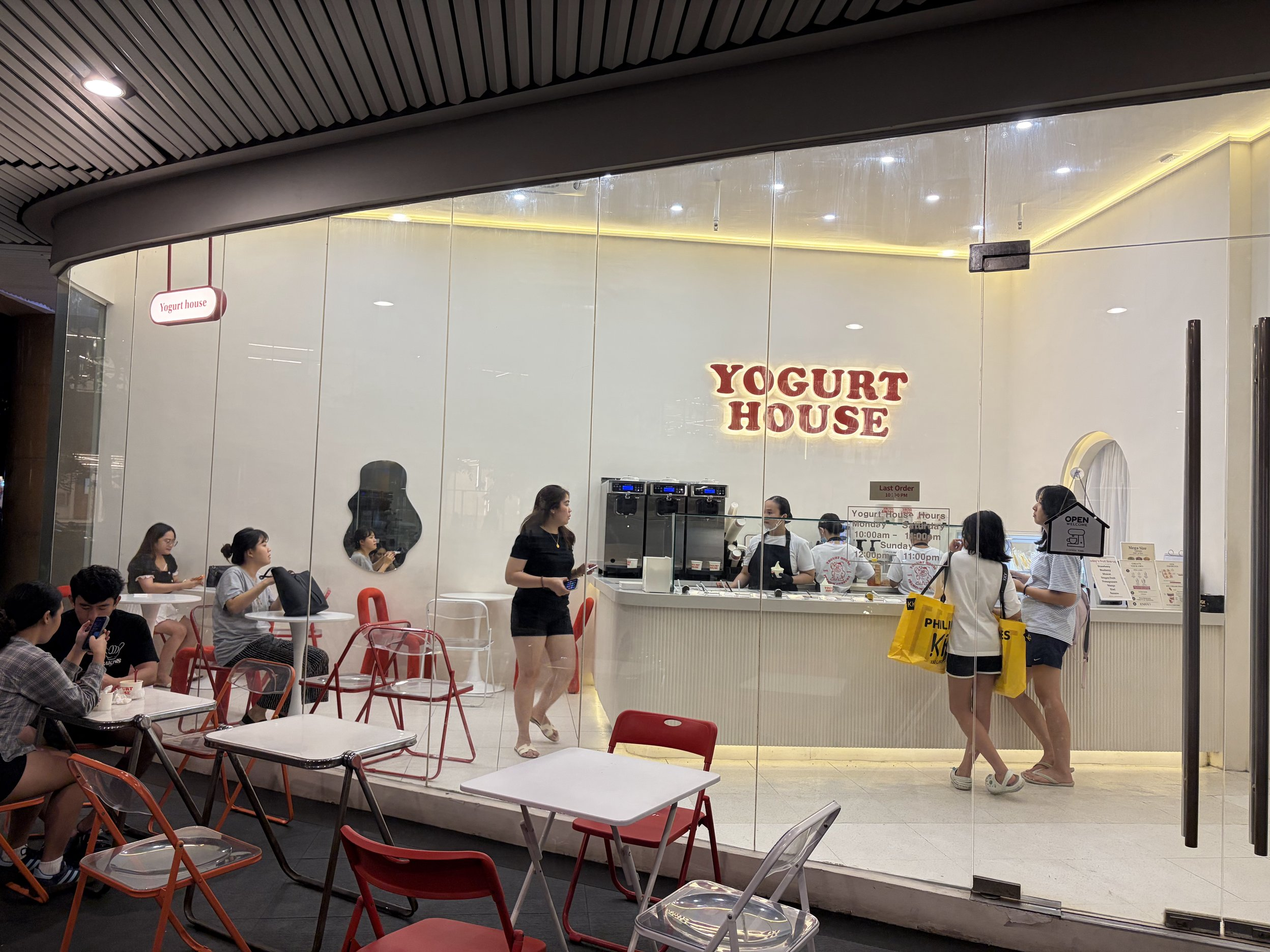 YOGURT HOUSEの外観