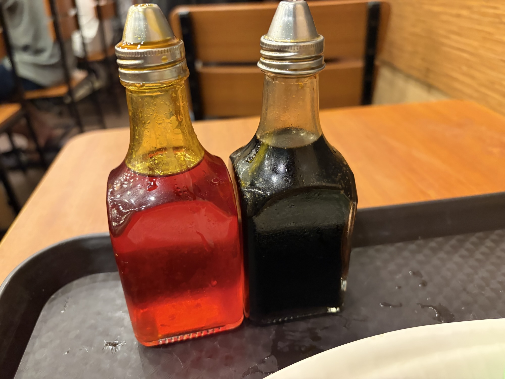 醤油と油の容器