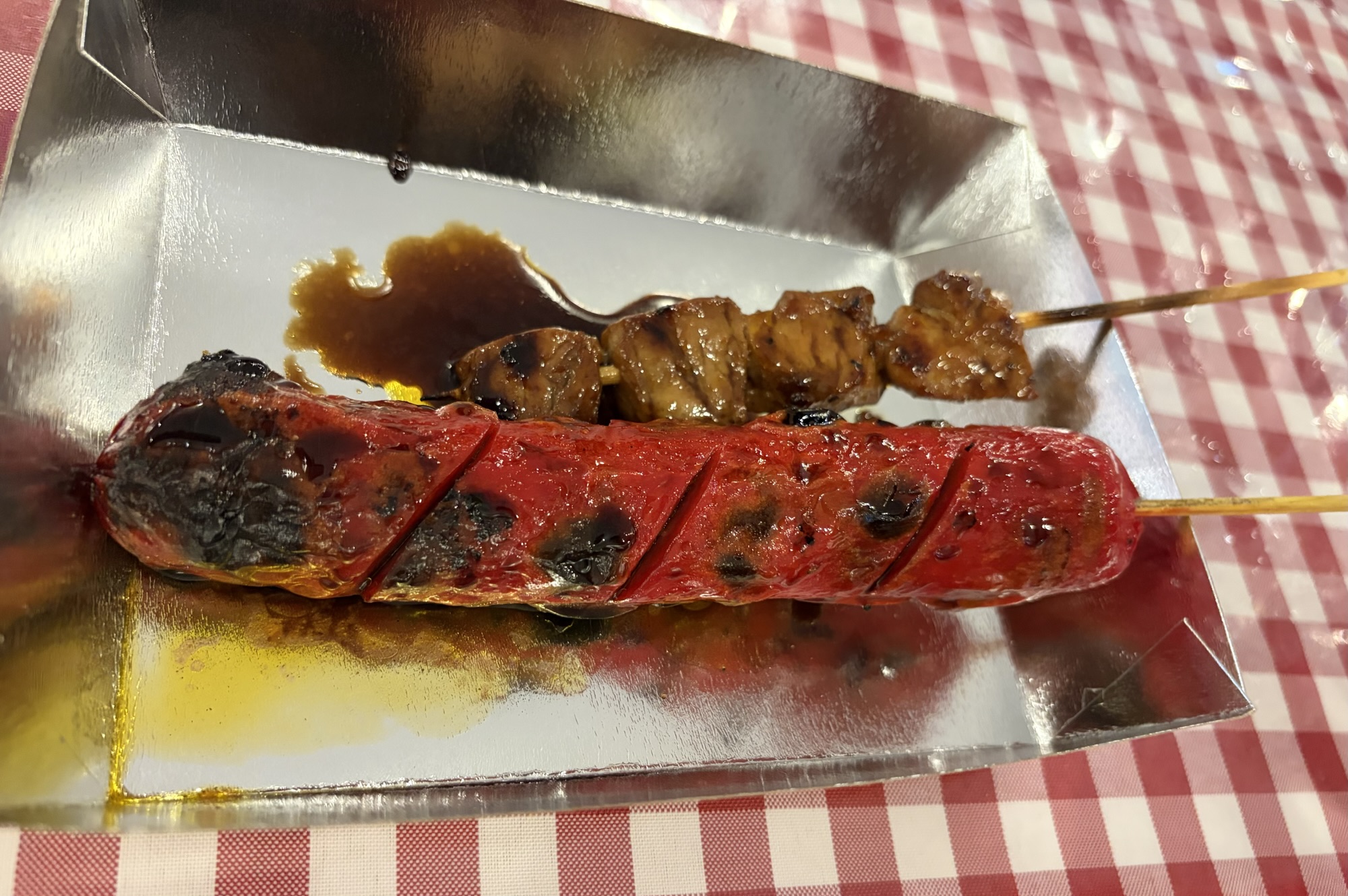 ソーセージと串焼き